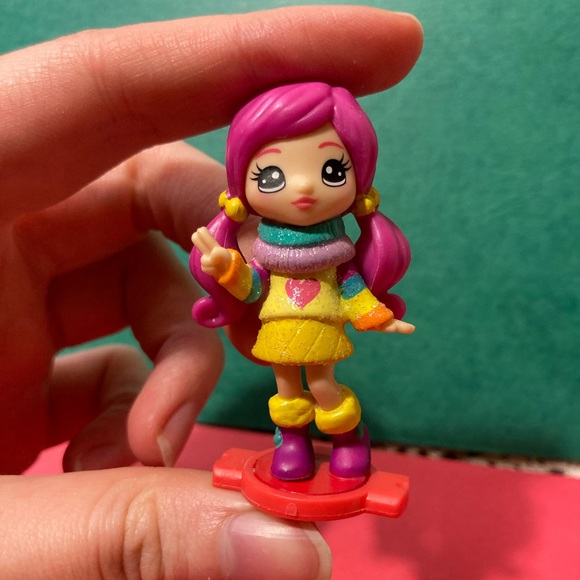 B1G2 - Popteenies Tiny Doll Figure - Buy 1, Get 2 FREE - Picture 1 of 6